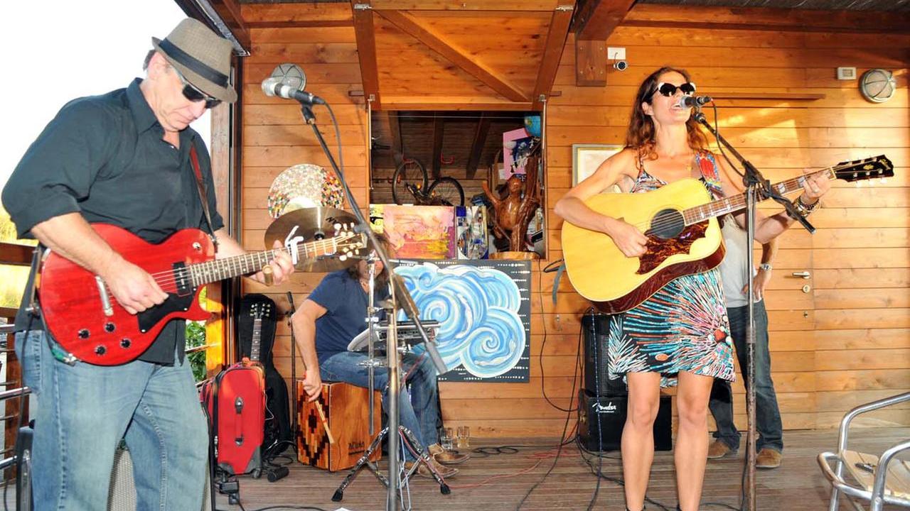 L'attrice e cantante Jill Hennessy si esibisce al Gattarossa nel 2011 (foto Paolo Barlettani 2011)