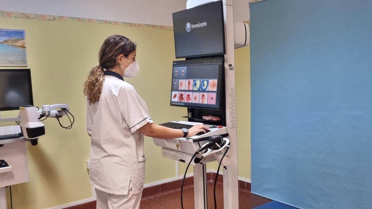 Nuoro il macchinario del reparto di Dermatologia dell'ospedale Cesare Zonchello