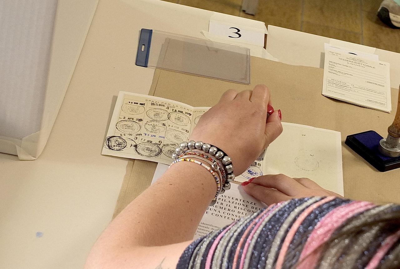 Elezioni amministrative, ballottaggi e referendum: ecco le date