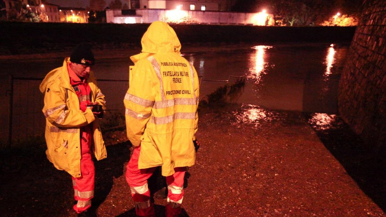 Maltempo, l’allerta in Toscana preoccupa. La Regione: «Arno osservato speciale, fate attenzione se vi mettete in viaggio»