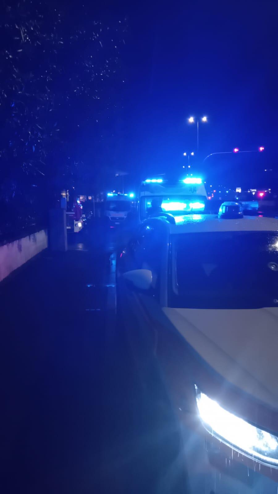 Livorno, fiamme in una casa sul viale Petrarca: tre intossicati