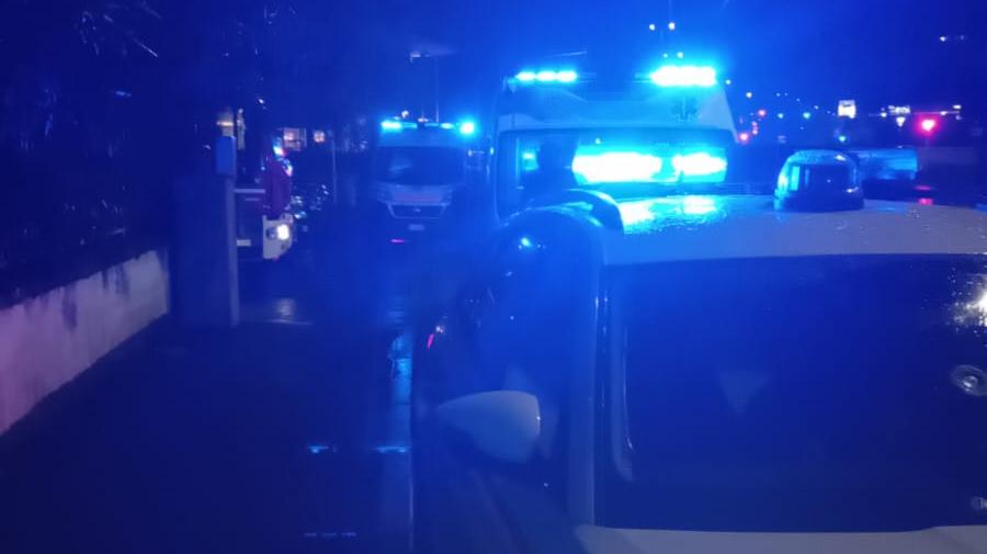 Livorno, fiamme in una casa sul viale Petrarca: tre intossicati