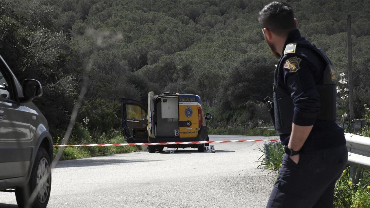 Assalto al portavalori in Baronia: caccia ai banditi spariti con 90 mila euro