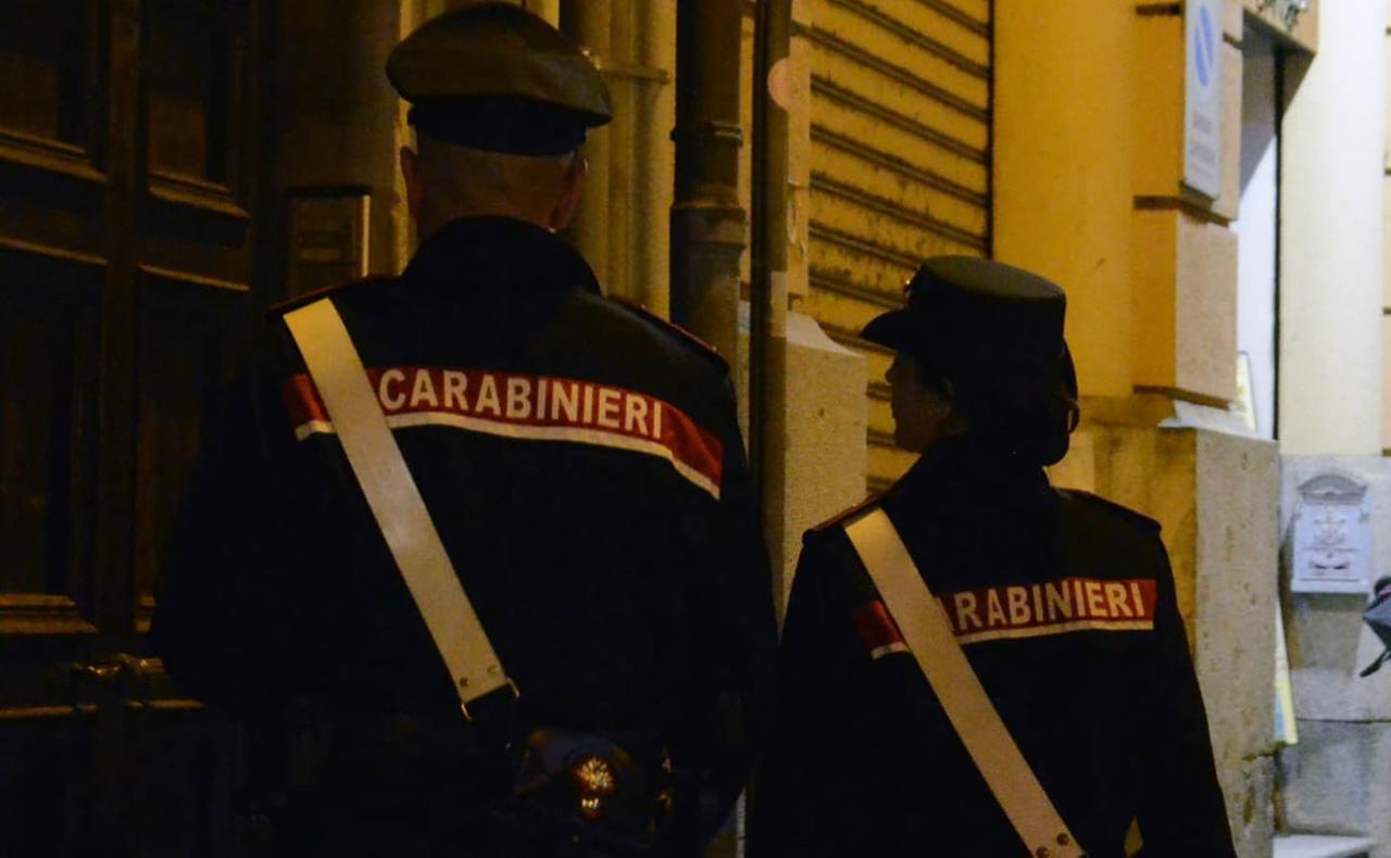 Cagliari, lite tra coinquilini finisce nel sangue: 33enne colpito con le forbici