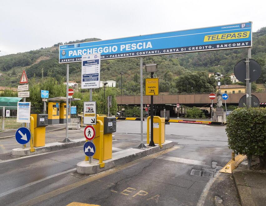 Parcheggi a Pescia, «sbagliata la transazione, si proceda a rescindere il contratto»