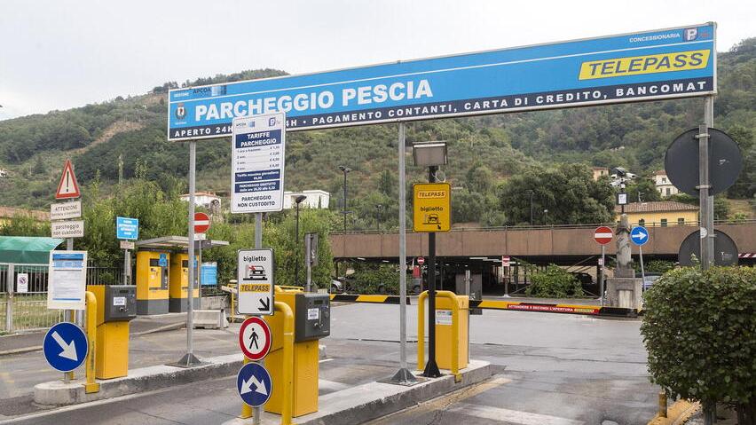 Parcheggi a Pescia, «sbagliata la transazione, si proceda a rescindere il contratto»