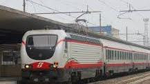 Frecciabianca si ferma a Cecina per un uomo agitato sui binari