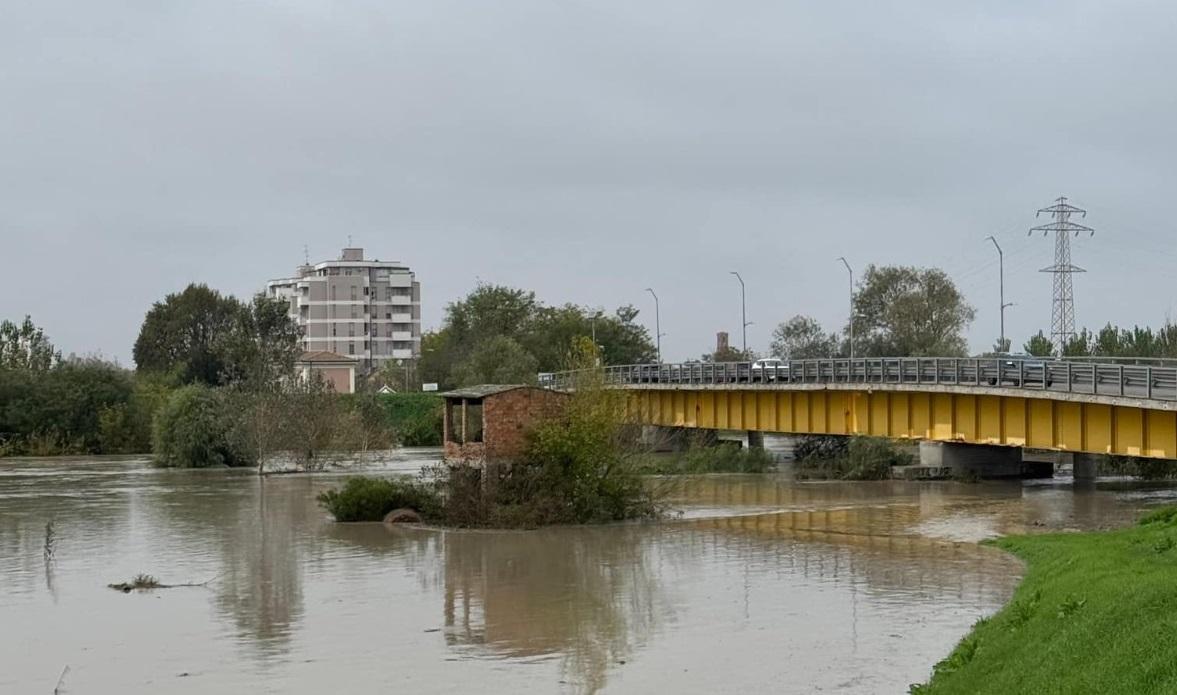Allerta meteo Emilia Romagna, affluenti del Reno sopra soglia 3 e si attende la prossima ondata di maltempo: gli aggiornamenti da Ferrara