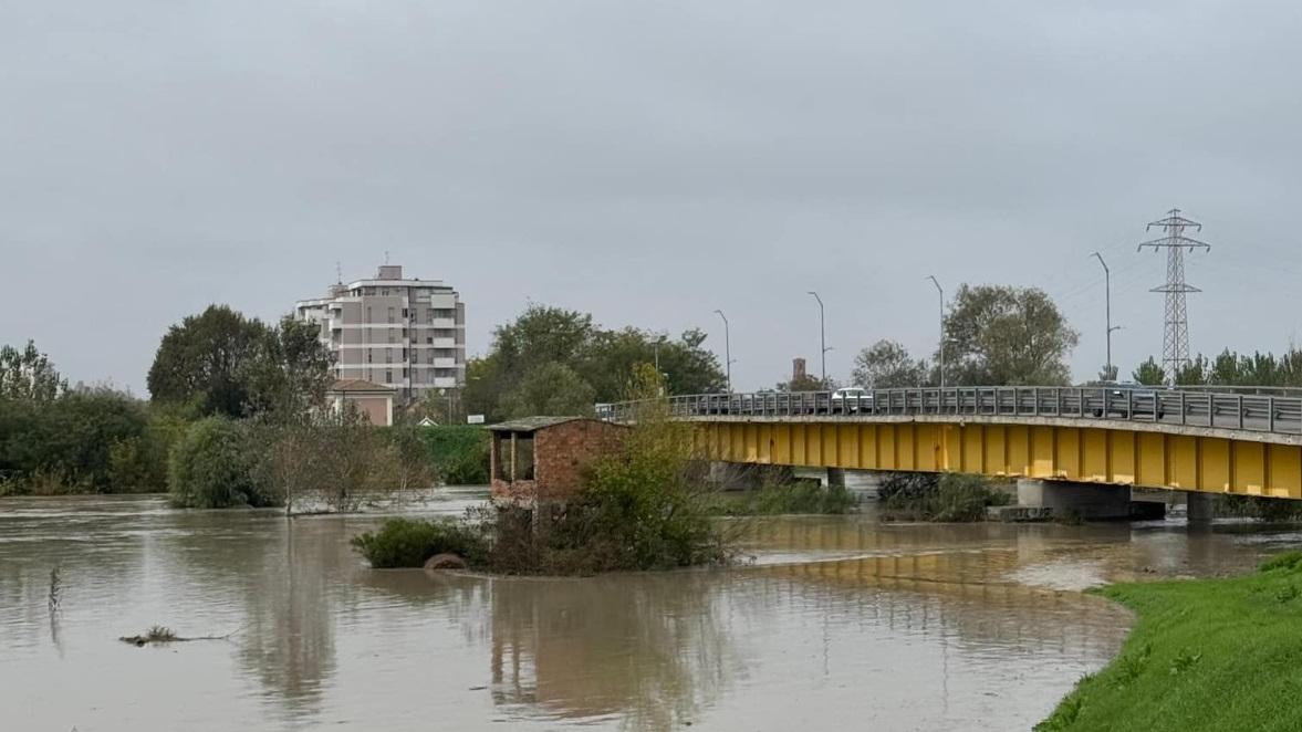 Allerta meteo Emilia Romagna, affluenti del Reno sopra soglia 3 e si attende la prossima ondata di maltempo: gli aggiornamenti da Ferrara