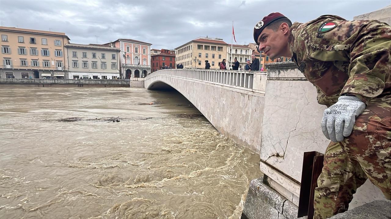 Pisa, l'esercito lungo l'Arno (video Stick)