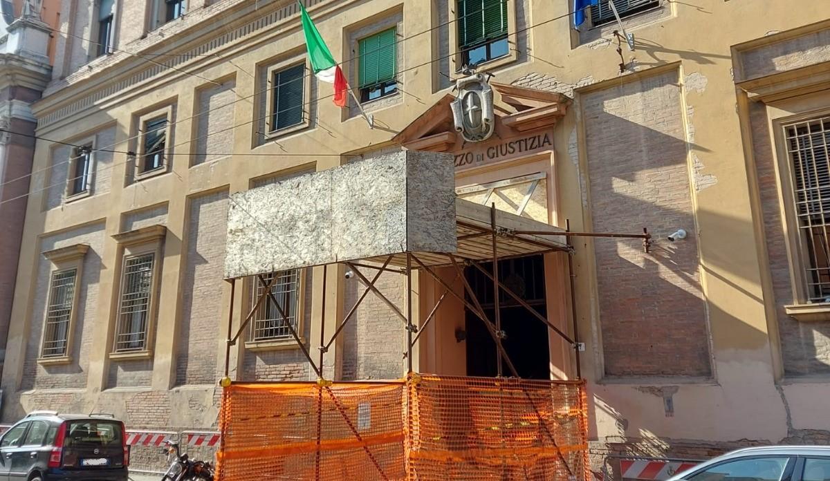 
	Il tribunale di Modena

