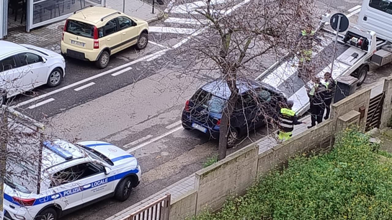 Carro attrezzi scatenato, raffica di rimozioni e di multe
