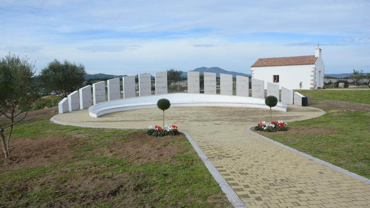 Il cinerario-ossario del cimitero di Su Lizzu