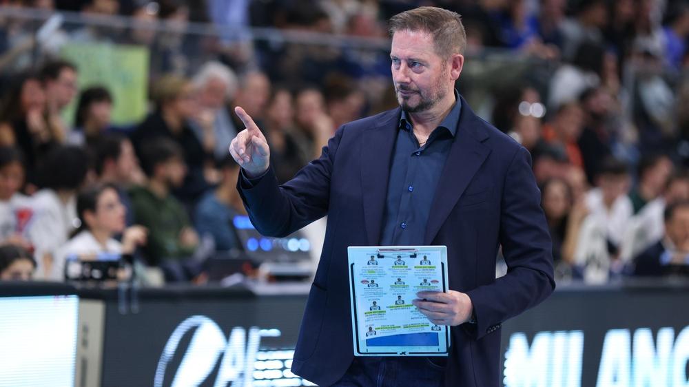 Il tecnico Alberto Giuliani indica la strada al Modena Volley