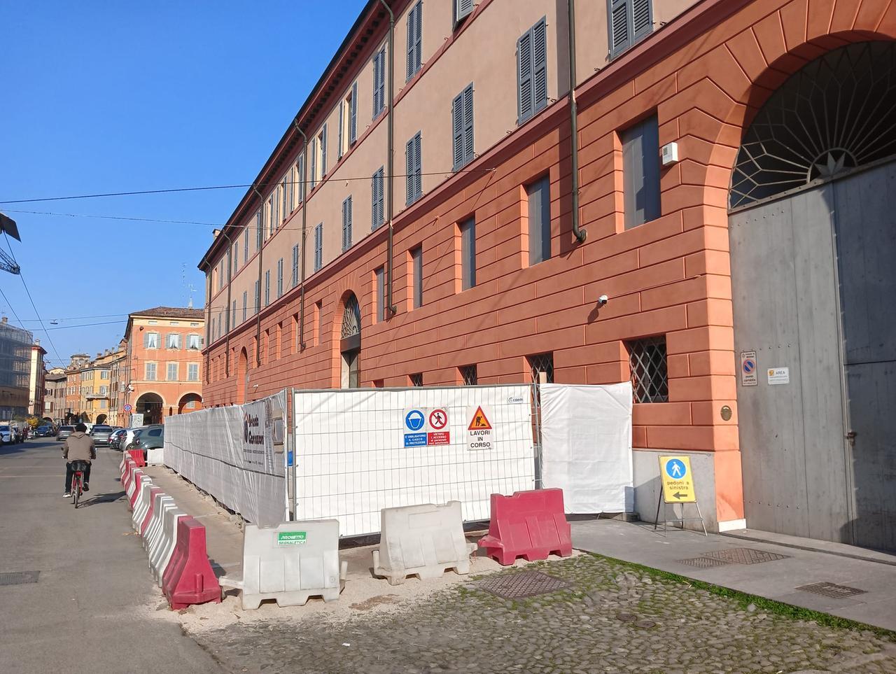 
	Il cantiere per il mini-market Coop che aprir&agrave; in corso Canalchiaro

