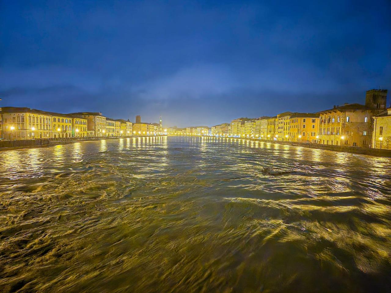 
	Un'immagine di Pisa nella serata del 14 marzo

