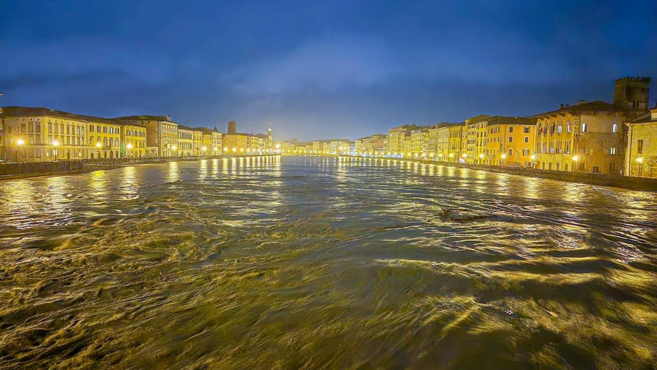 Un'immagine di Pisa nella serata del 14 marzo