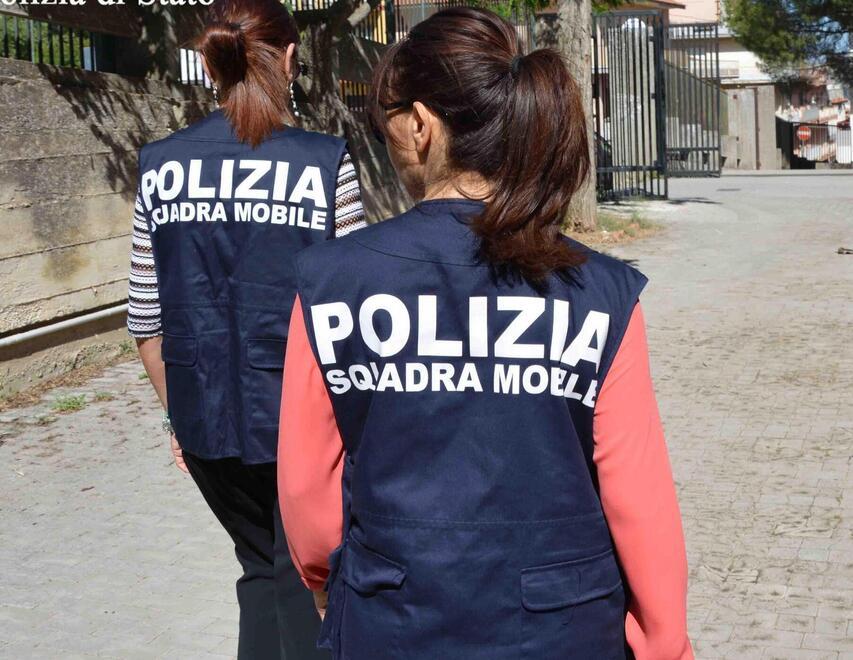 Violenza domestica a Ferrara, donna salvata da uno sguardo