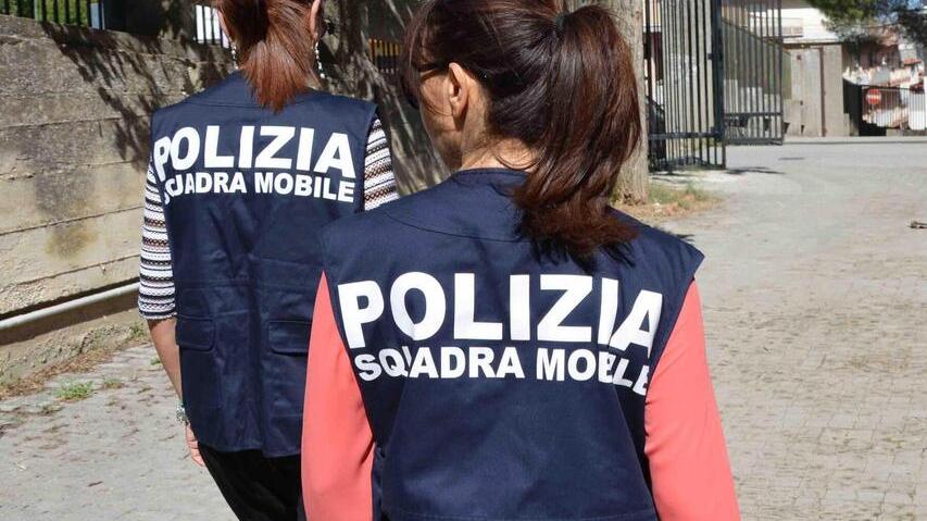 Violenza domestica a Ferrara, donna salvata da uno sguardo