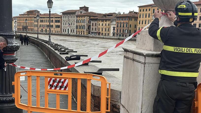 L'intervento dei vigili del fuoco a Pisa