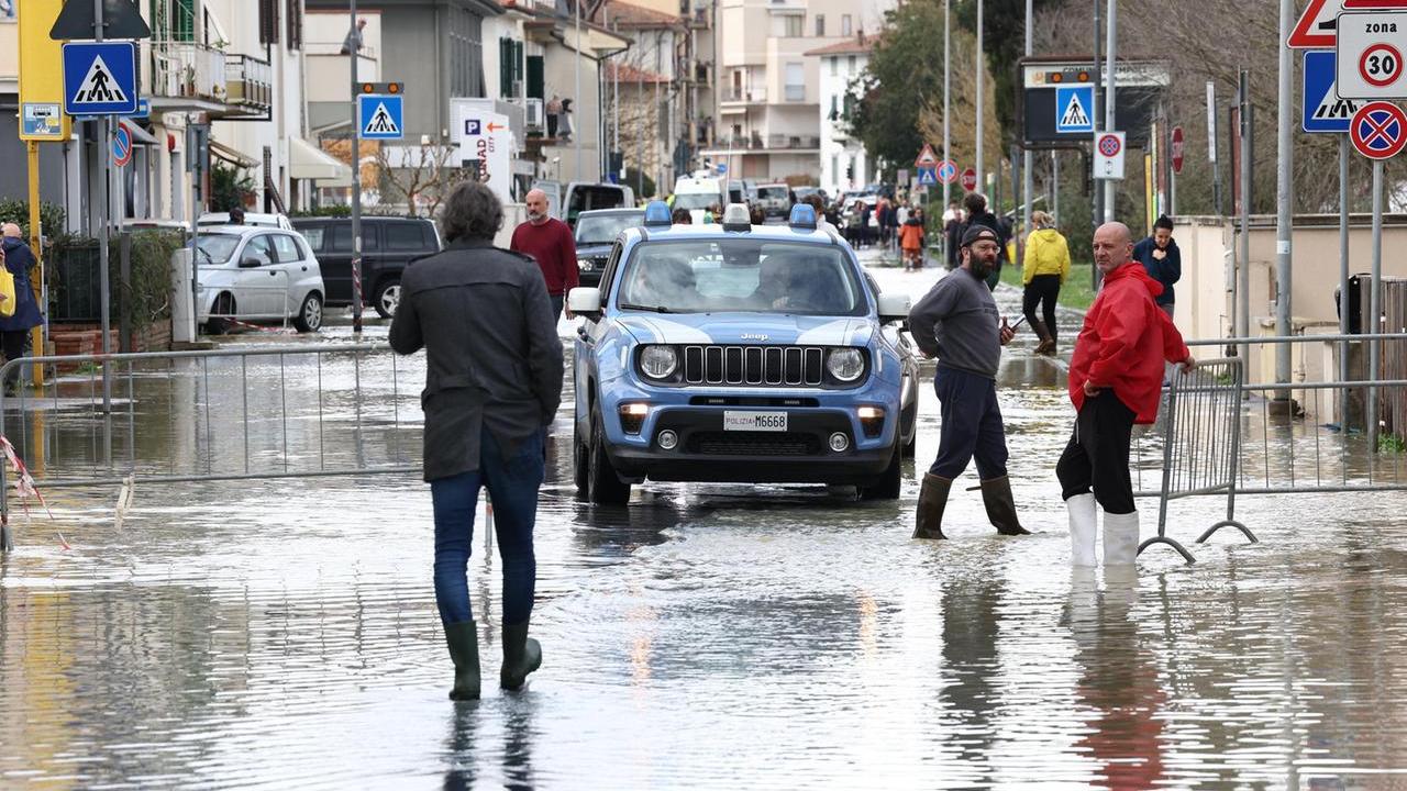 L'alluvione che ha colpito Ponzano, frazione di Empoli (foto Nucci / Innocenti)
