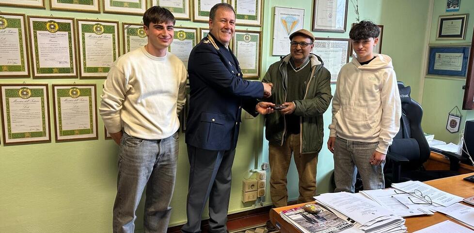 
	Vittorio Sebastiani e Alessandro Dal Pino con il dirigente della questura Virgilio Russo e&nbsp;&nbsp;Fouad Annour

