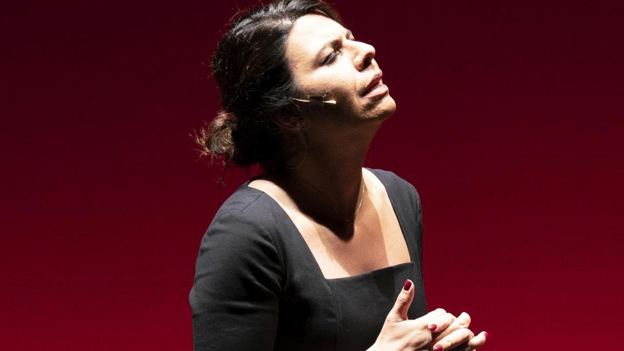 Geppi Cucciari porta “Perfetta” a Correggio