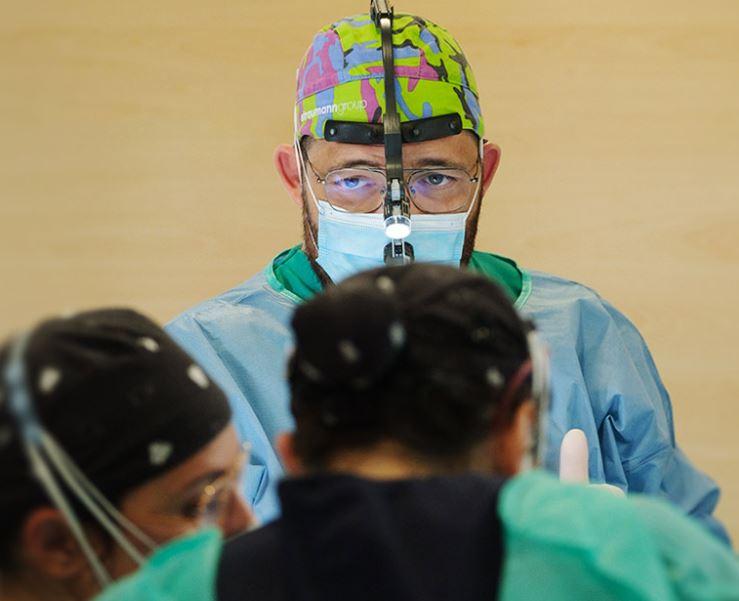 Denti fissi, l’odontoiatra Matteo Giorgi porta la sua tecnica innovativa a Reggio Emilia