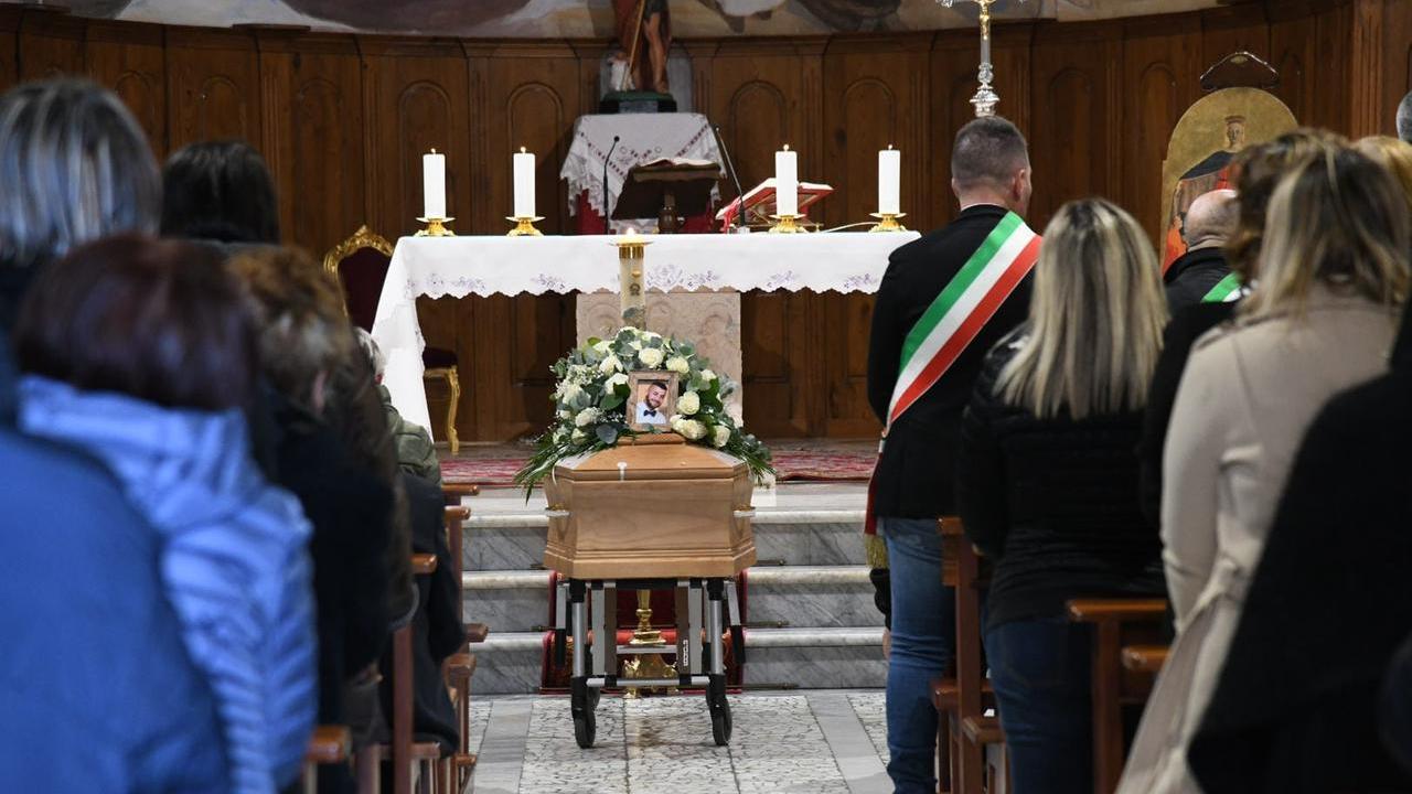 Ilbono, folla e commozione per l’addio a Marco Mameli