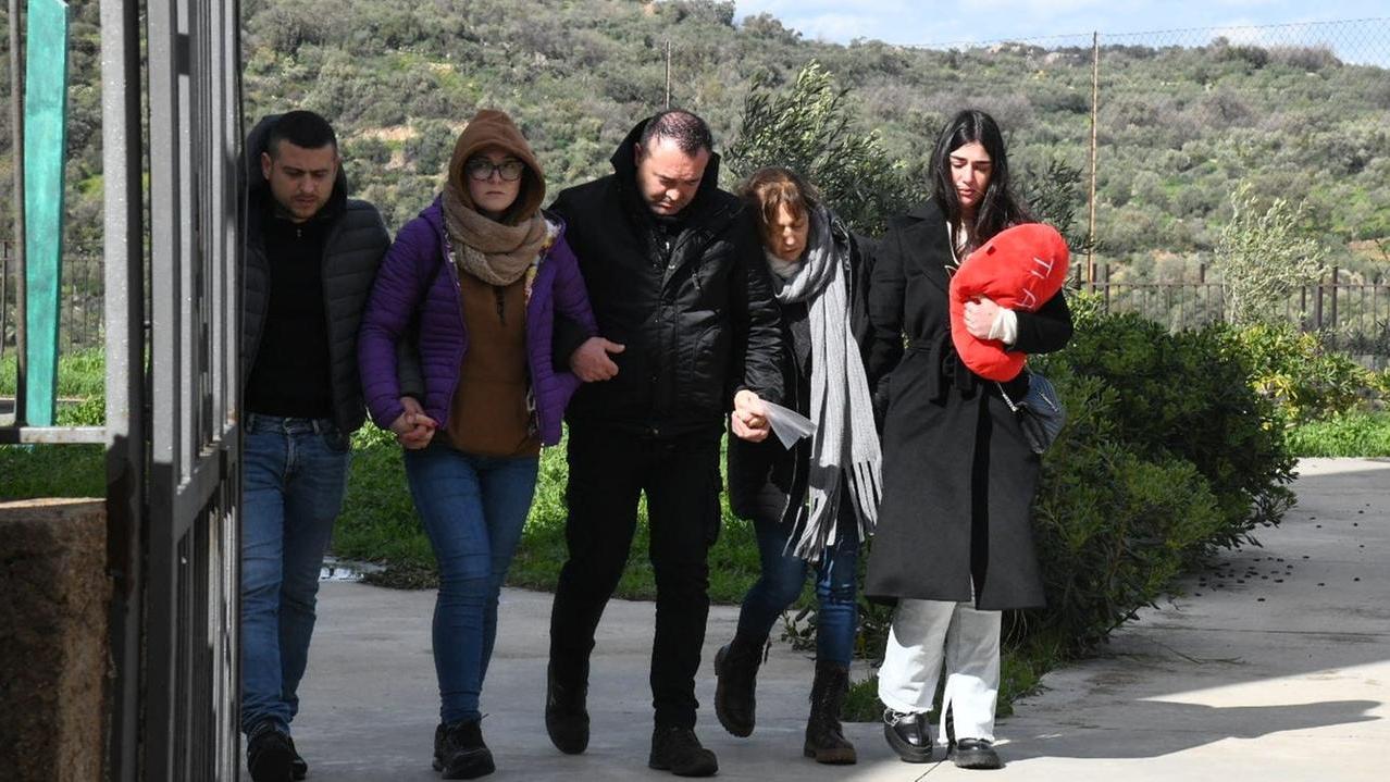I familiari di Marco Mameli, il 22enne di Ilbono ucciso a Bari Sardo