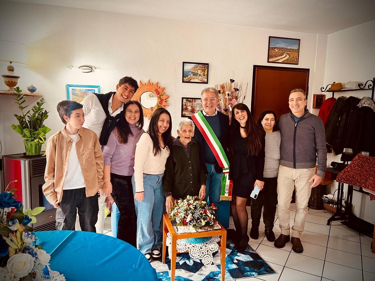 Olbia ha una nuova centenaria: grande festa per zia Tomasa Carboni