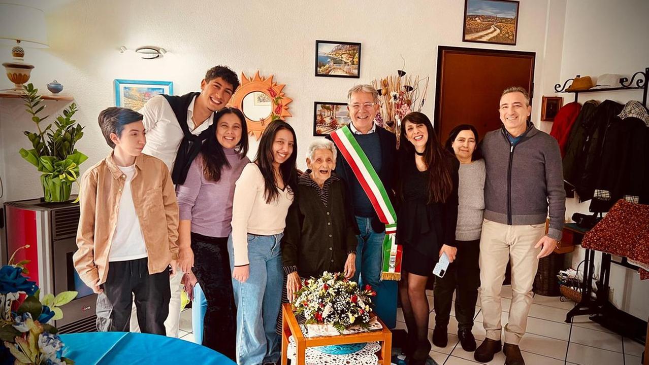 Olbia ha una nuova centenaria: grande festa per zia Tomasa Carboni