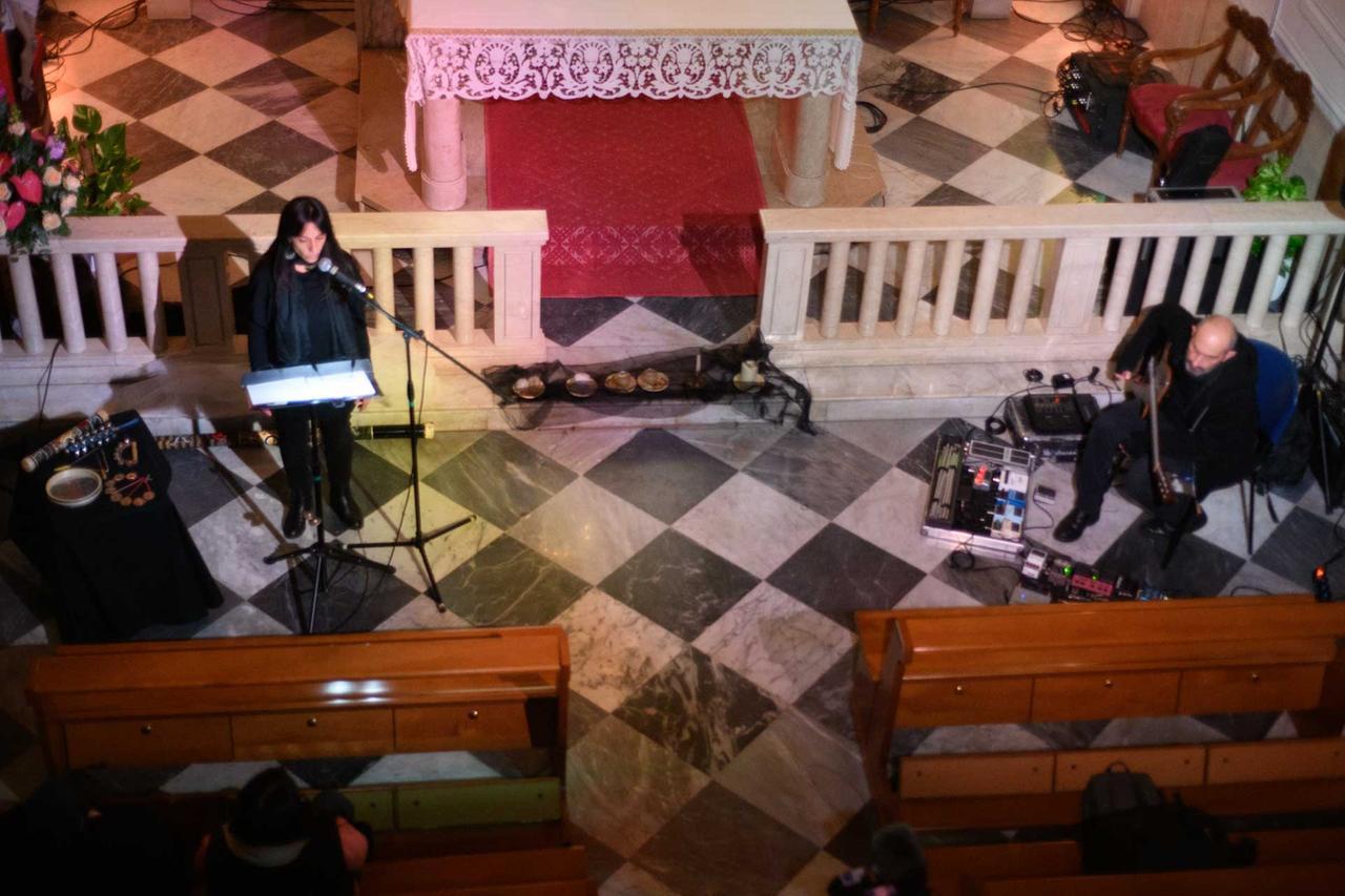 
	Un momento del concerto narrativo "Sconosciuti salvatori" (foto di Pierpaolo Arru)

