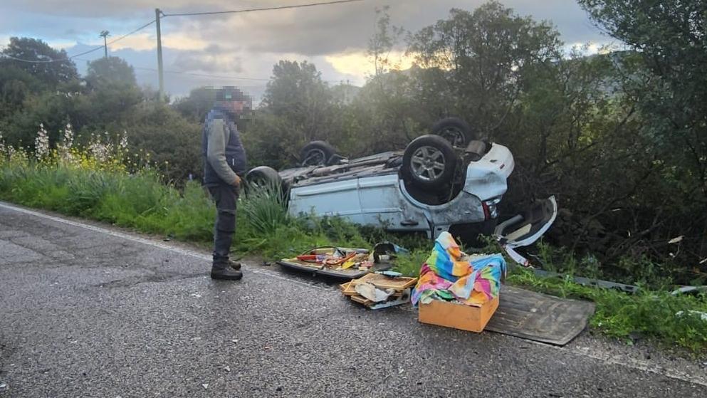 Incidente sulla strada provinciale: auto si ribalta e finisce in cunetta