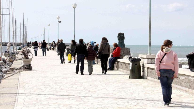 Il molo a Viareggio (foto d'archivio)