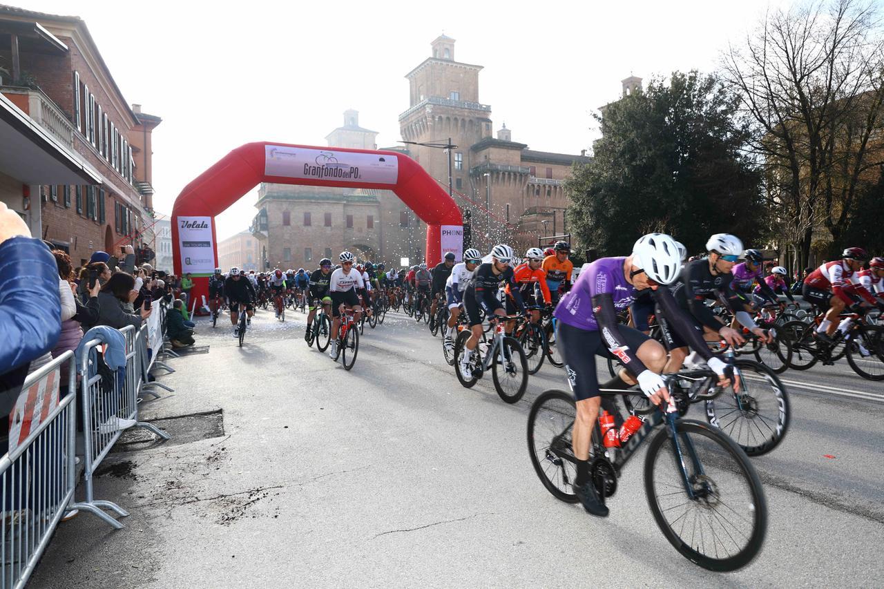 A Ferrara mille ciclisti per la Granfondo del Po