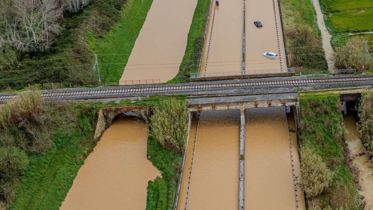 Il tratto allagato della Fi-Pi-Li visto dall’alto (foto Marc Anthony Saylon)