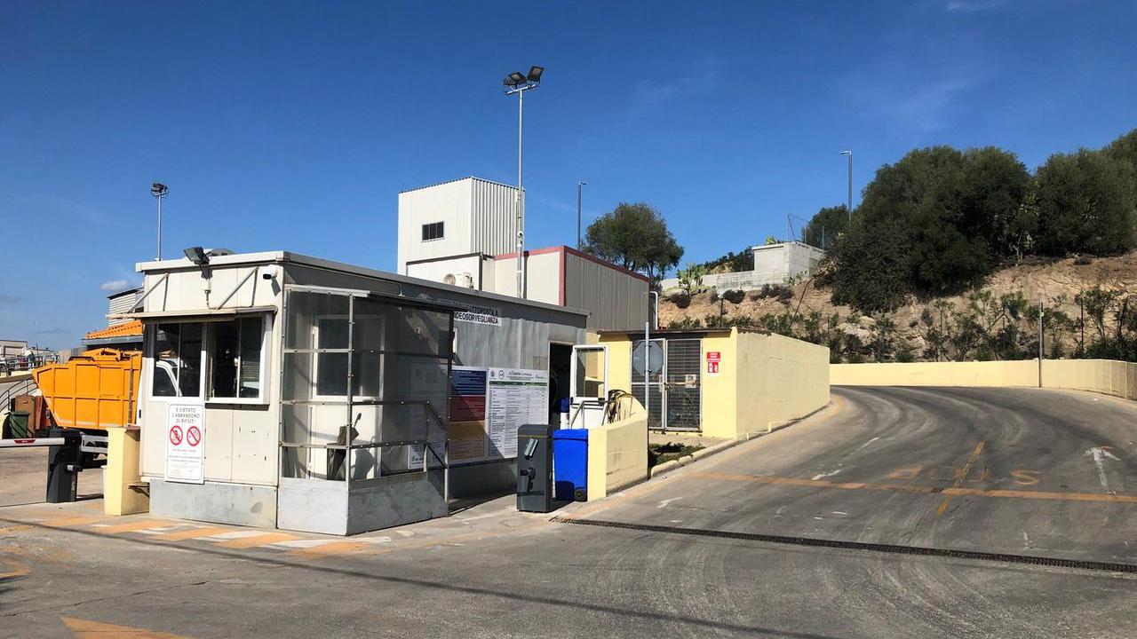 L'ingresso dell'ecocentro nella zona industriale di Olbia
