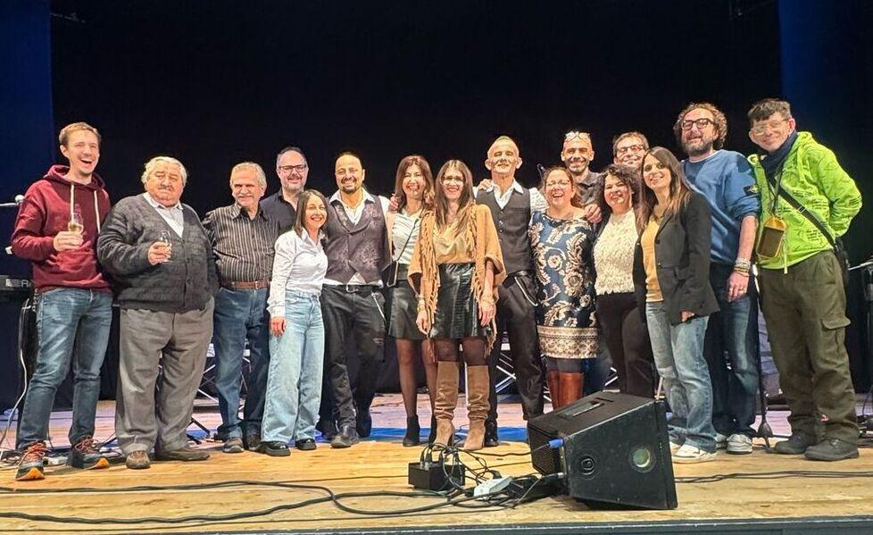 Marano omaggia Maurizio “Coda” Codeluppi. Il concerto di Alberto Bertoli è un successo