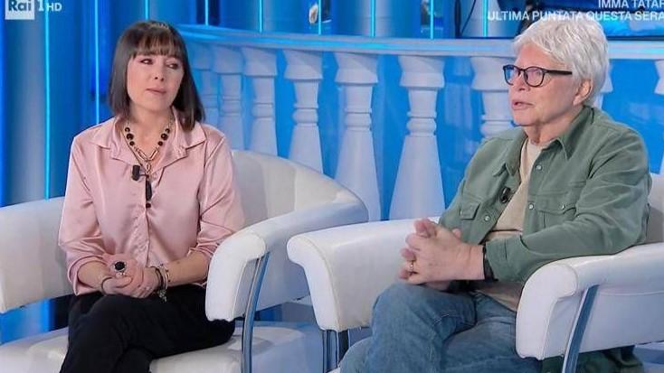 Sandro Giacobbe: «Non posso camminare, sto sulla carrozzina». E toglie la parrucca