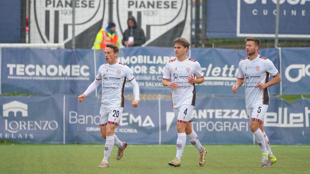 L'esultanza dei sassaresi dopo il pareggio di <strong>Manuel Fischnaller</strong>