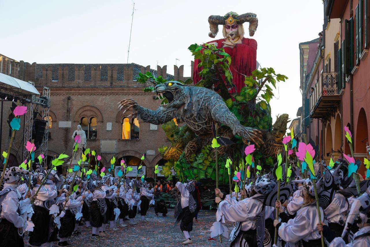 Cento, annunciato il miglior carro del Carnevale d’Europa: qual è e le date della prossima edizione