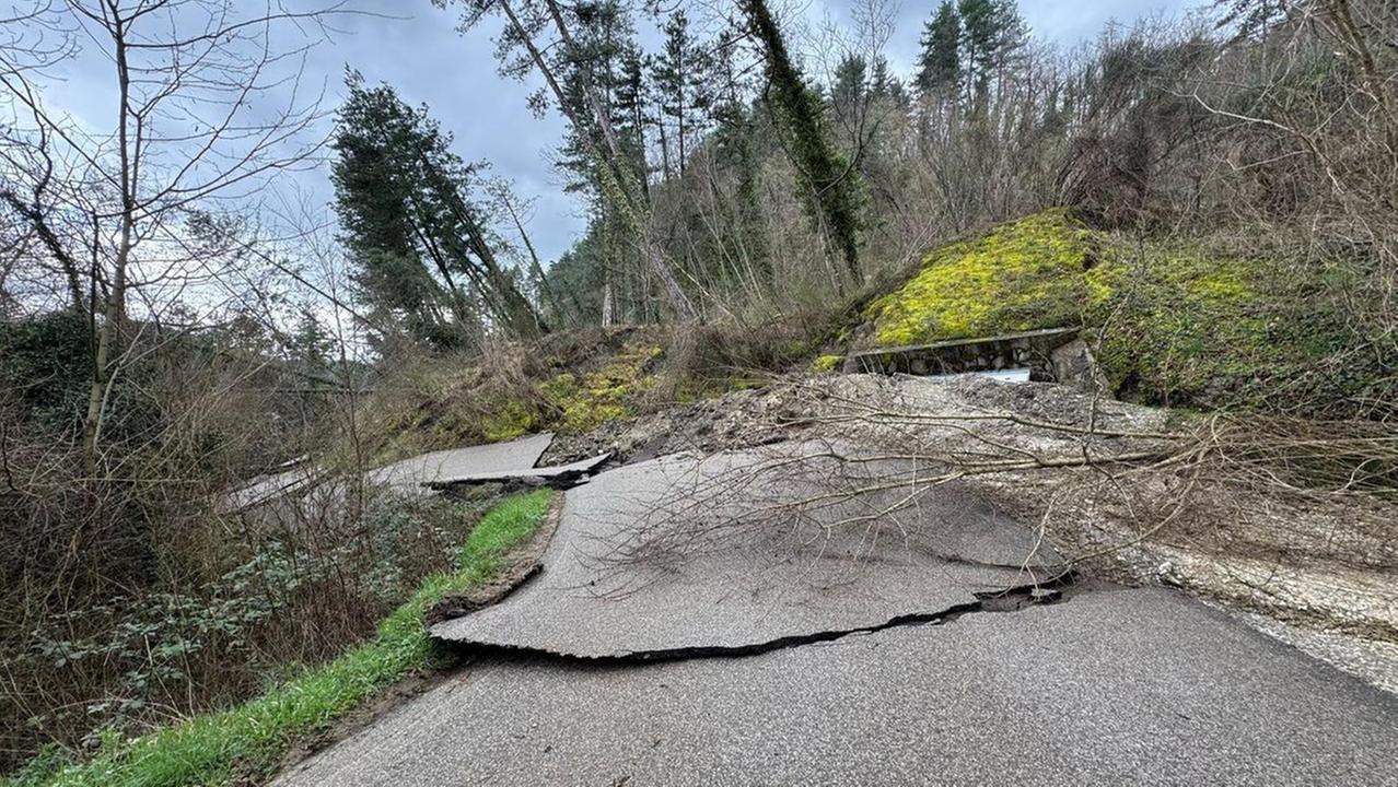 Una strada ko nel Mugello