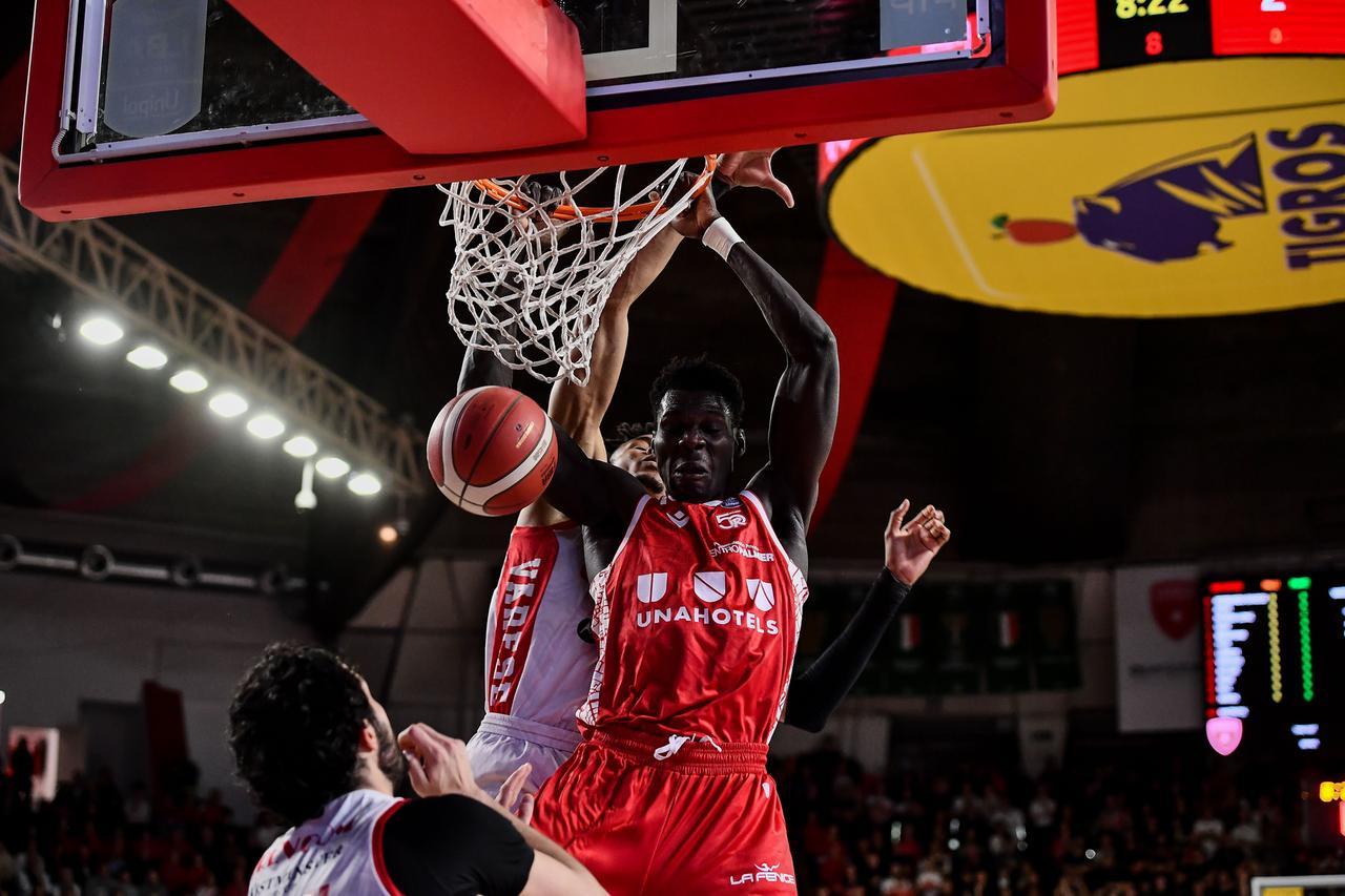 La Pallacanestro Reggiana affonda Varese