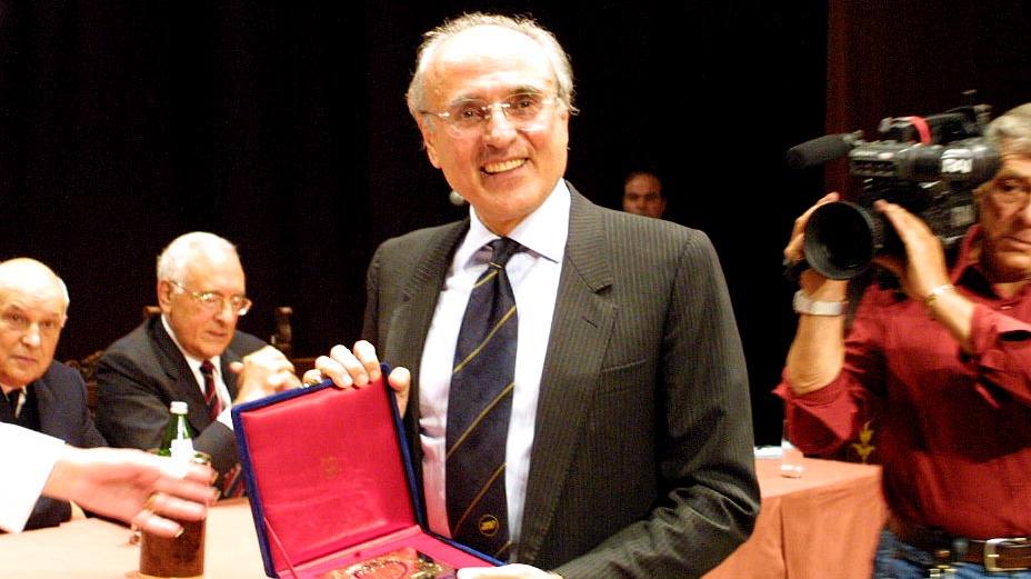 Lucio Villari nel 2001 vincitore del Premio Estense
