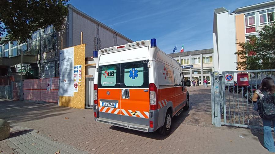 Ancora spray urticante spruzzato al Barozzi: studenti intossicati, due finiscono in ospedale