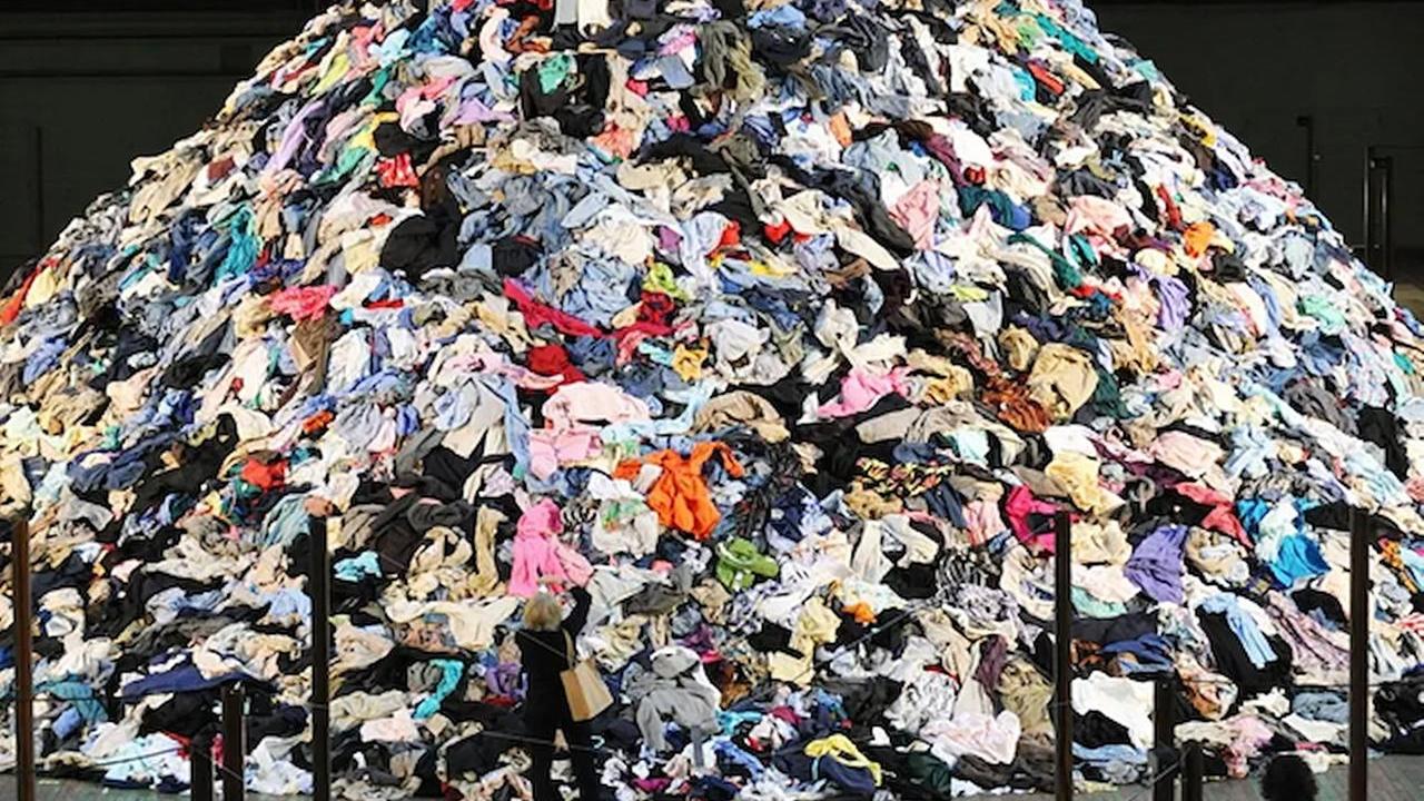 Ecco i costi sociali della moda. E cosa c’è dietro il fenomeno dei resi online gratuiti