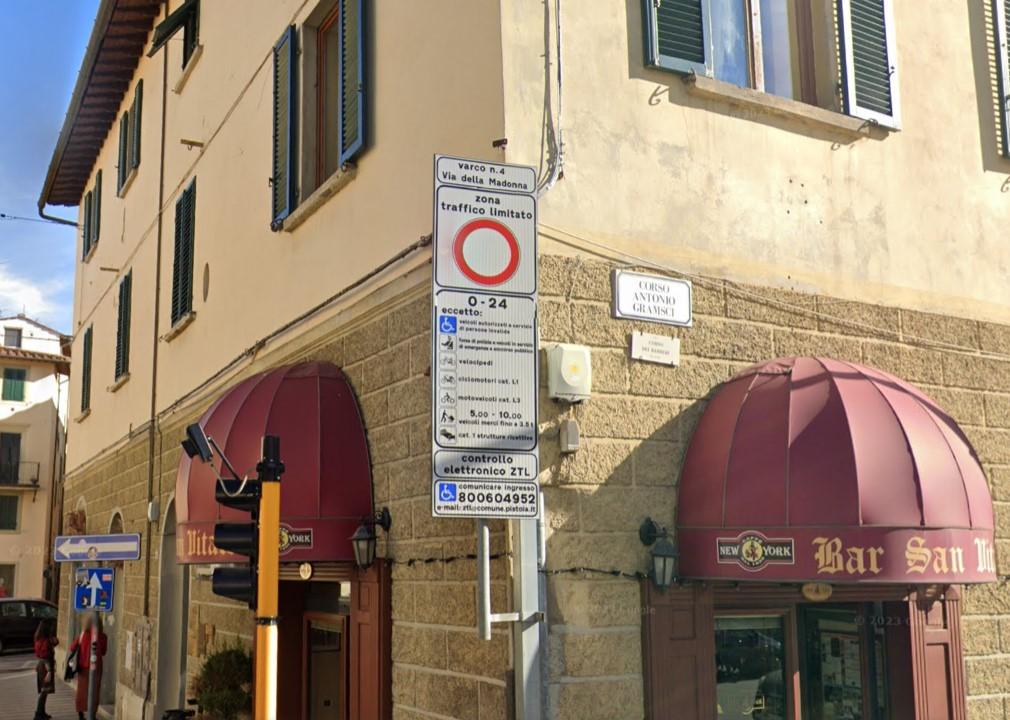 
	Il cartello al varco di via della Madonna prima del luglio 2023

