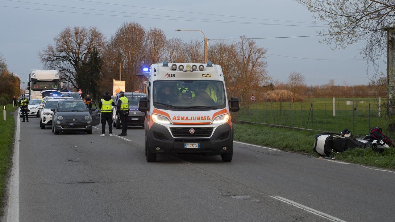I soccorsi sulla via Emilia dopo l'incidente