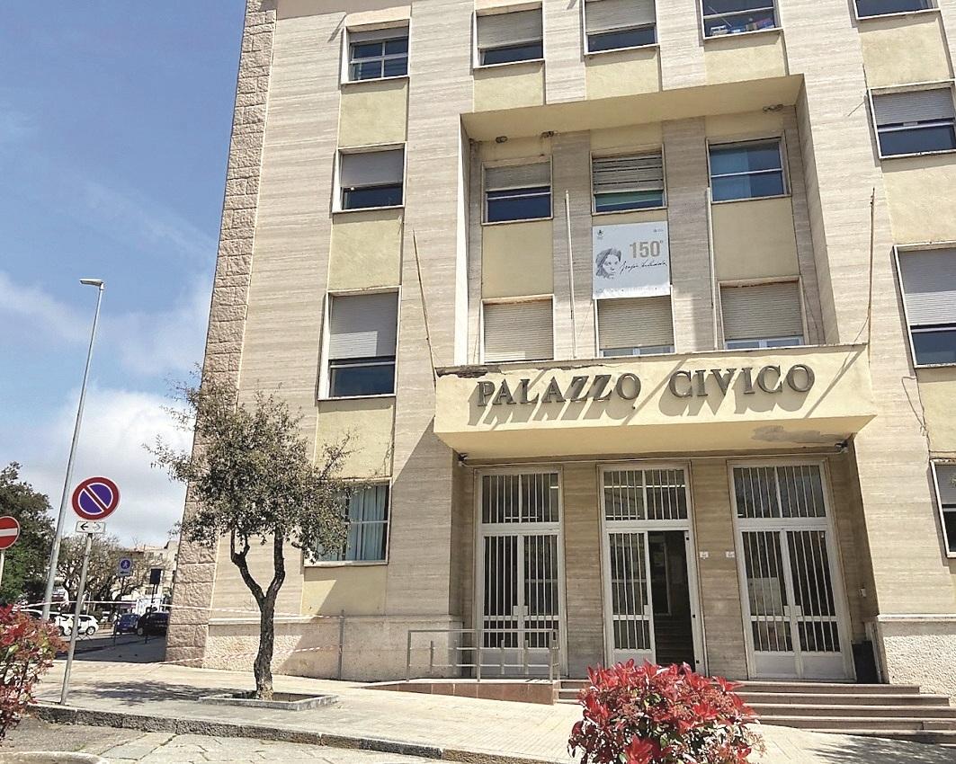 A caccia dei tre posti da funzionario al Comune di Nuoro: si presentano in centinaia